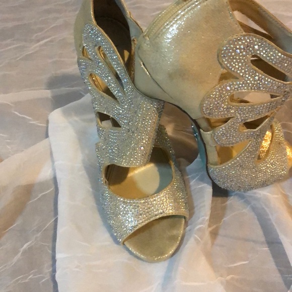 Shoes - Picture 1 of 3